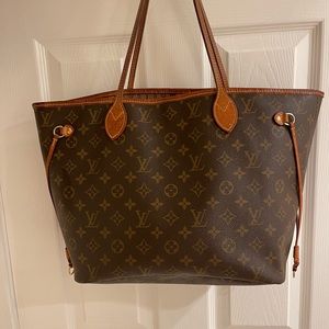 Louis Vuitton MM Never Full Preowned